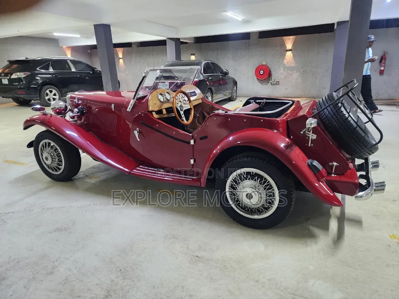 Morris Minor 1000 1994 Red