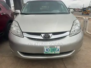 Toyota Sienna 2009 Silver
