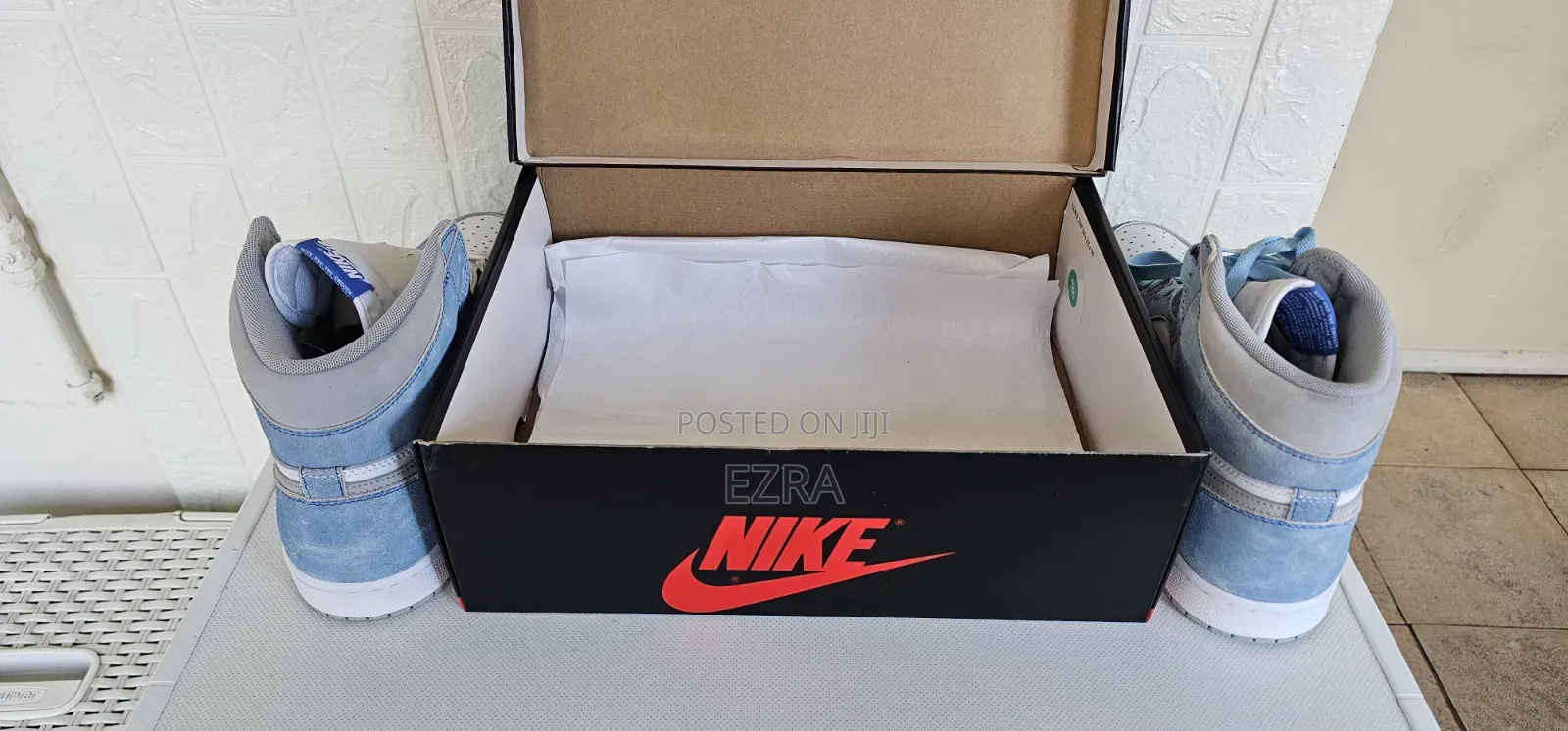 Air Jordan 1 Retro High OG Hyper Royal