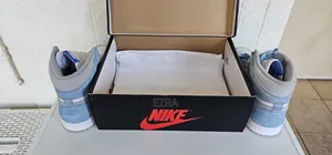 Air Jordan 1 Retro High OG Hyper Royal