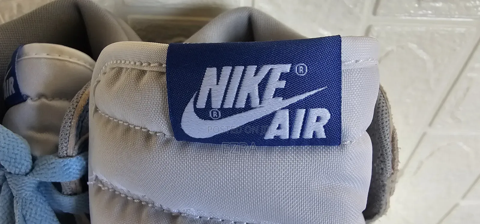 Air Jordan 1 Retro High OG Hyper Royal