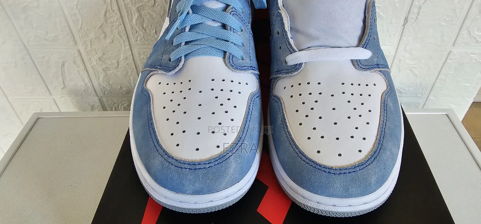 Air Jordan 1 Retro High OG Hyper Royal