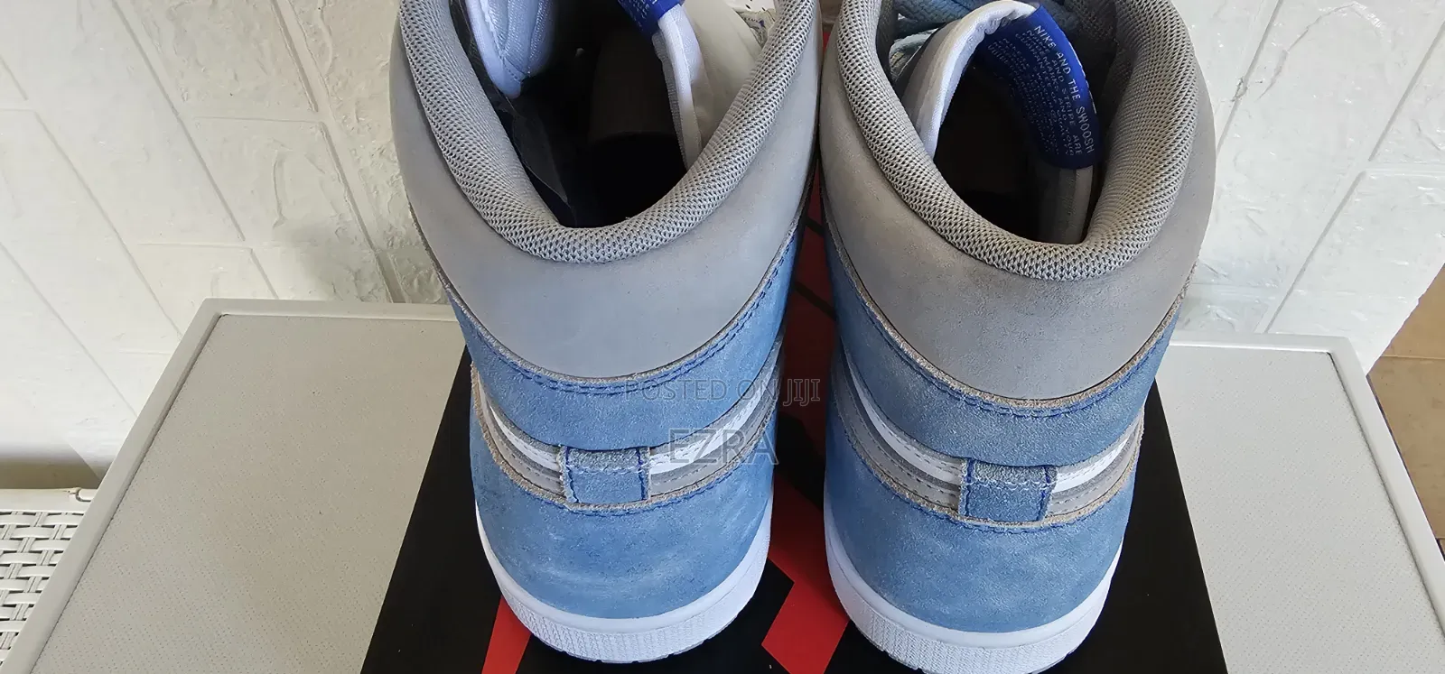 Air Jordan 1 Retro High OG Hyper Royal
