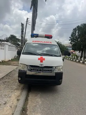 Toyota HiAce 2018 White