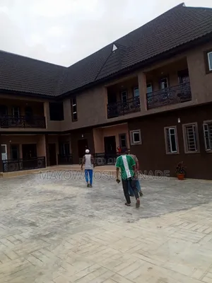 2bdrm Apartment in Ologuneru for rent