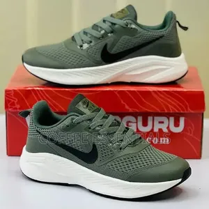 Nike Vomero Plus Unisex Sneakers