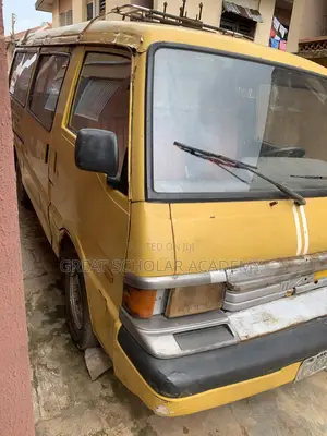 Mazda E2000 2000 Yellow