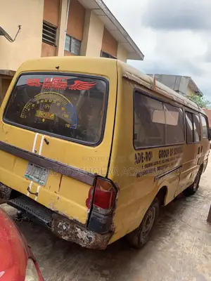 Mazda E2000 2000 Yellow
