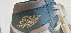 Air Jordan 1 Turbo Green.