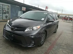 Toyota Sienna 2018 Gray