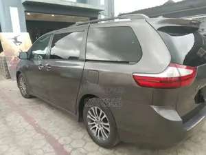 Toyota Sienna 2018 Gray