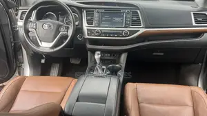 Toyota Highlander Limited 2019 Silver