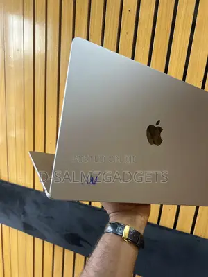 Laptop Apple MacBook Air 2024 M3 16GB Apple M3 SSD 512GB