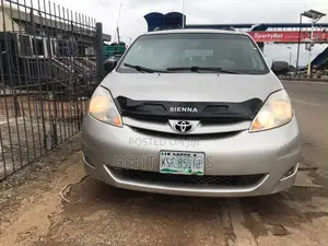 Toyota Sienna LE 8 Passenger 2010 Silver