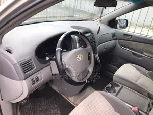 Toyota Sienna LE 8 Passenger 2010 Silver