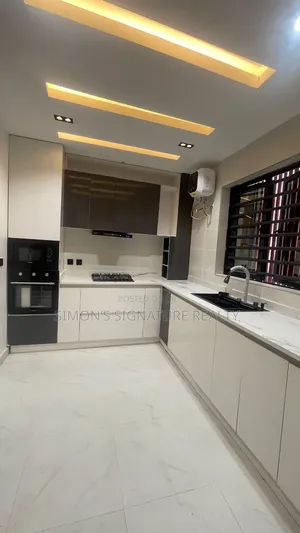 2bdrm Apartment in Ademola Adetokunbo for rent