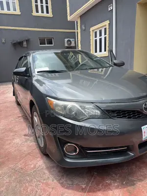 Toyota Camry SE 4dr Sedan (2.5L 4cyl 6A) 2012 Gray