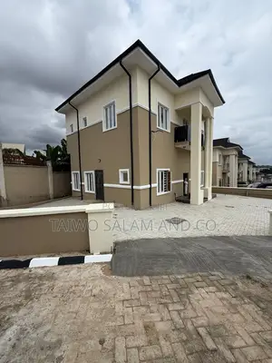 4bdrm Duplex in Agodi for sale