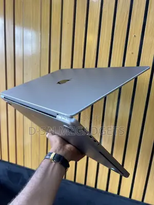 Laptop Apple MacBook Pro 2021 M1 16GB Apple M1 Pro SSD 512GB