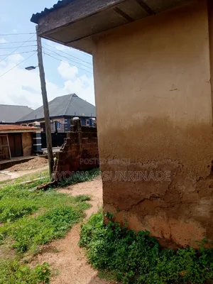 8bdrm Bungalow in Moniya for sale