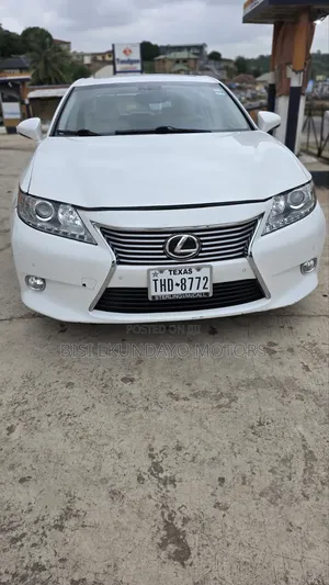Lexus ES 350 FWD 2015 White