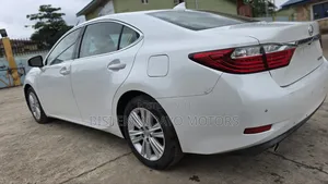 Lexus ES 350 FWD 2015 White