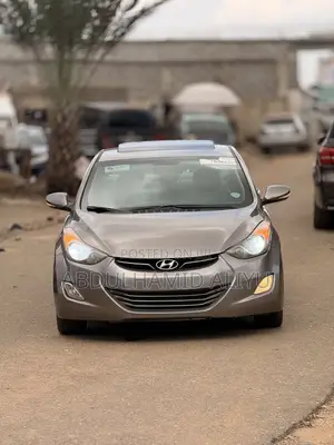 Hyundai Elantra Limited Sedan FWD (1.8L 4cyl 6A) 2013 Gold