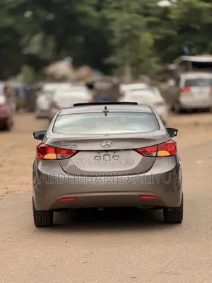 Hyundai Elantra Limited Sedan FWD (1.8L 4cyl 6A) 2013 Gold