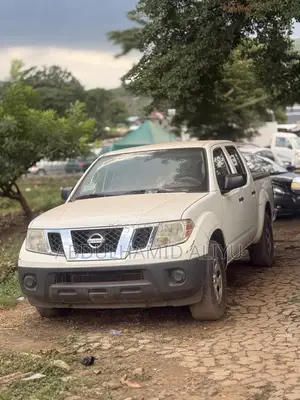 Nissan Frontier 2014 White