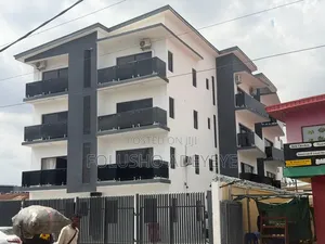 3bdrm Block of Flats in Kayode Street, Aguda / Ogba for sale