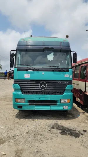 Mercedes Benz Actros 1840 Container Body Truck 29 Feet Long