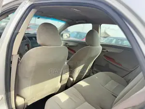 Toyota Corolla LE 4dr Sedan (1.8L 4cyl 4A) 2010 Silver