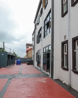 3bdrm Block of Flats in Magodo Phase 1 Lagos for rent