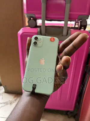 New Apple iPhone 11 64 GB Green