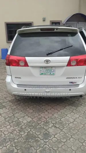 Toyota Sienna XLE 2008 Off white