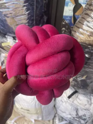 Knotted Luxury Trowpillows