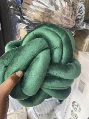 Knotted Luxury Trowpillows