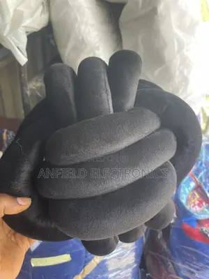 Knotted Luxury Trowpillows