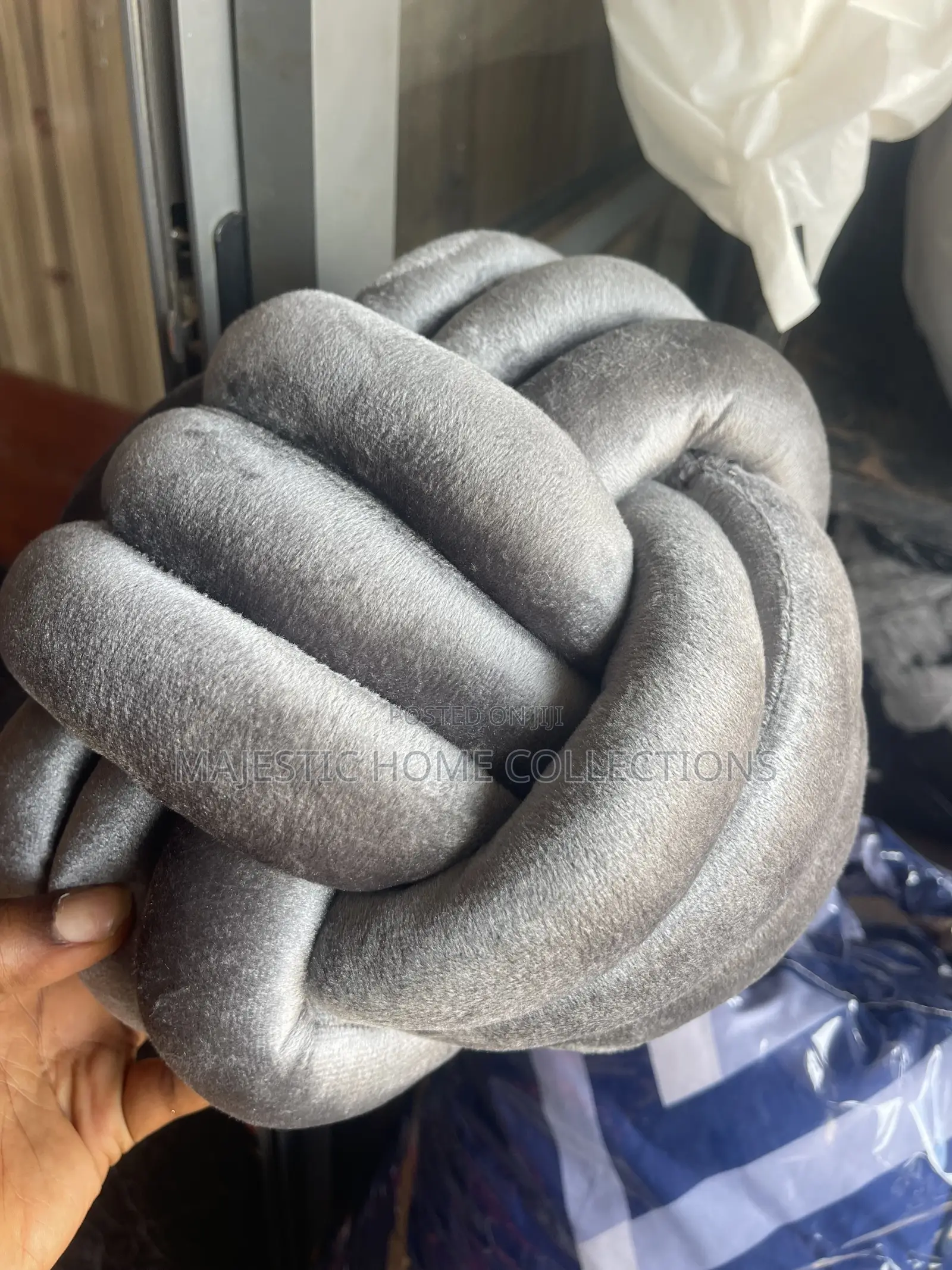 Knotted Luxury Trowpillows