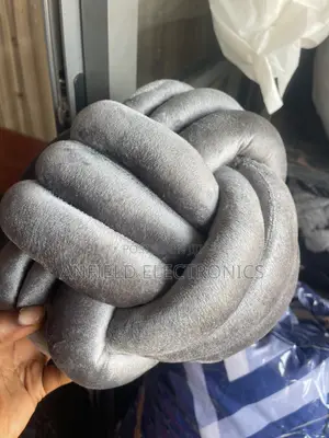 Knotted Luxury Trowpillows