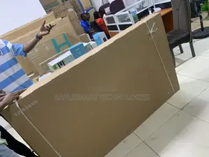 Massive 75 Inch Display: Samsung QA75Q8FAAU QLED TV