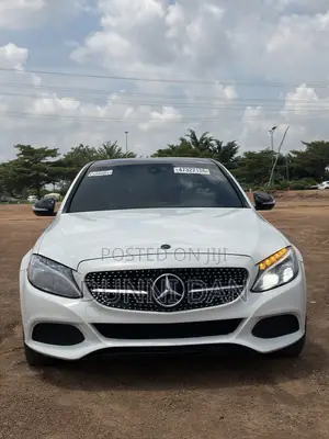 Mercedes-Benz C300 Luxury 4dr AWD 4Matic Sedan (2.0L 4cyl 7A) 2015