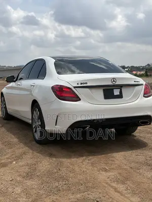 Mercedes-Benz C300 Luxury 4dr AWD 4Matic Sedan (2.0L 4cyl 7A) 2015