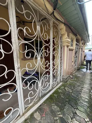 2bdrm Block of Flats in Ugbor Central, Benin City for sale
