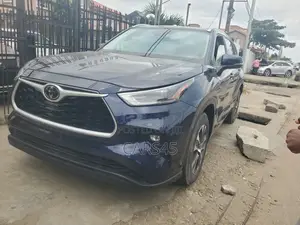 Toyota Highlander XLE 2021 Blue