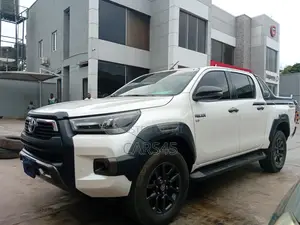 Toyota Hilux 2021 White