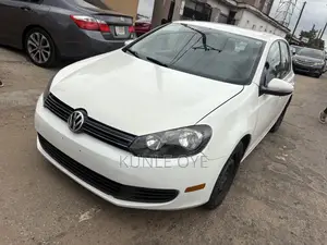 Volkswagen Golf 2.5L PZEV 4dr Hatchback (2.5L 5cyl 6A) 2014 White