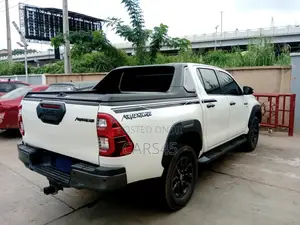 Toyota Hilux 2021 White