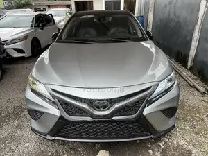 Toyota Camry XSE FWD (2.5L 4cyl 8AM) 2018 Silver