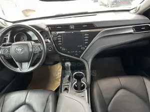 Toyota Camry XSE FWD (2.5L 4cyl 8AM) 2018 Silver
